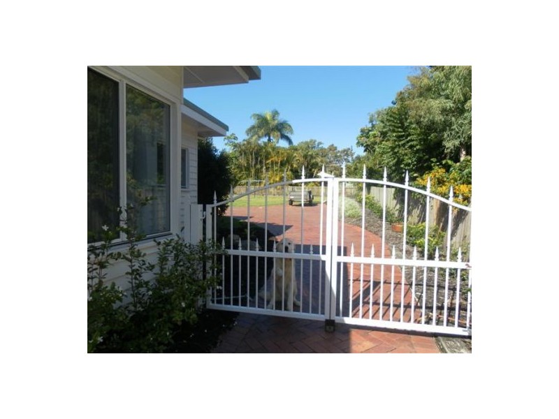 77 Esplanade, Point Vernon QLD 4655