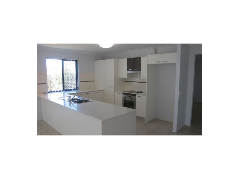 17 Earl St Vincent Cct, Eli Waters QLD 4655