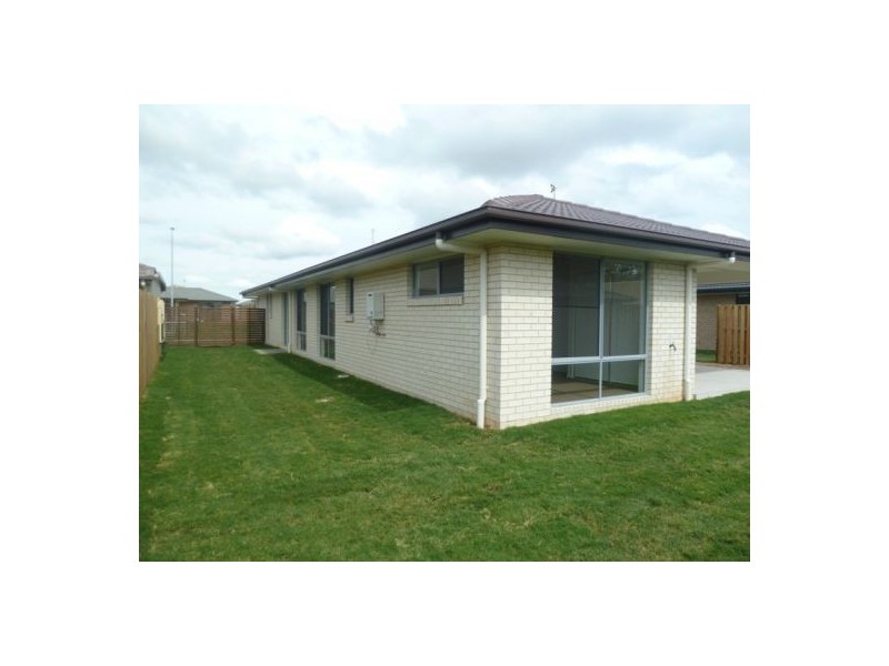 33 Oxley Circuit, Urraween QLD 4655