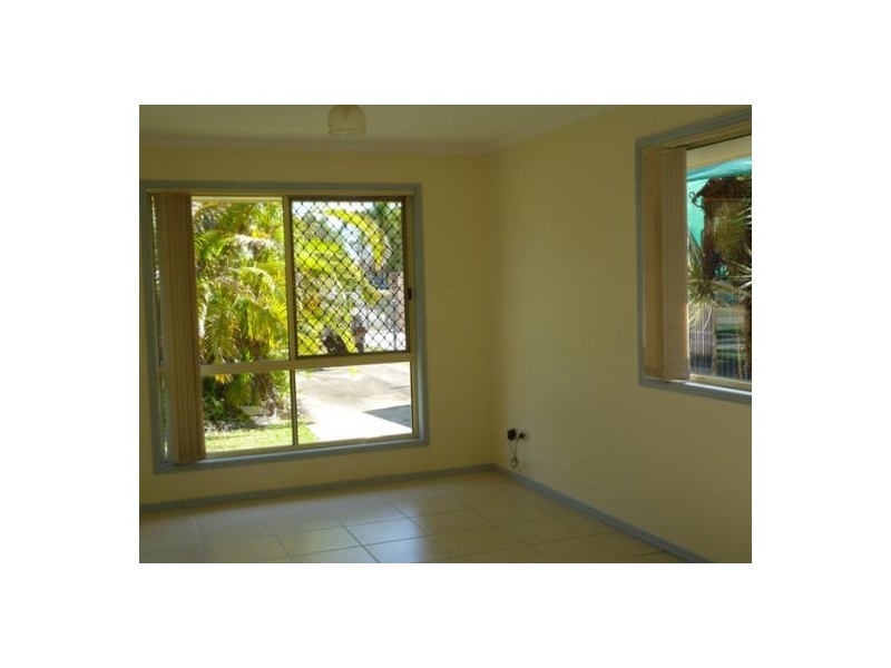 4 Fiona Court, Urangan QLD 4655