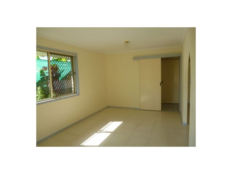 4 Fiona Court, Urangan QLD 4655