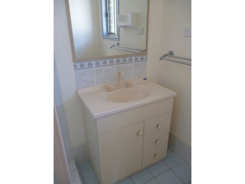 4 Fiona Court, Urangan QLD 4655