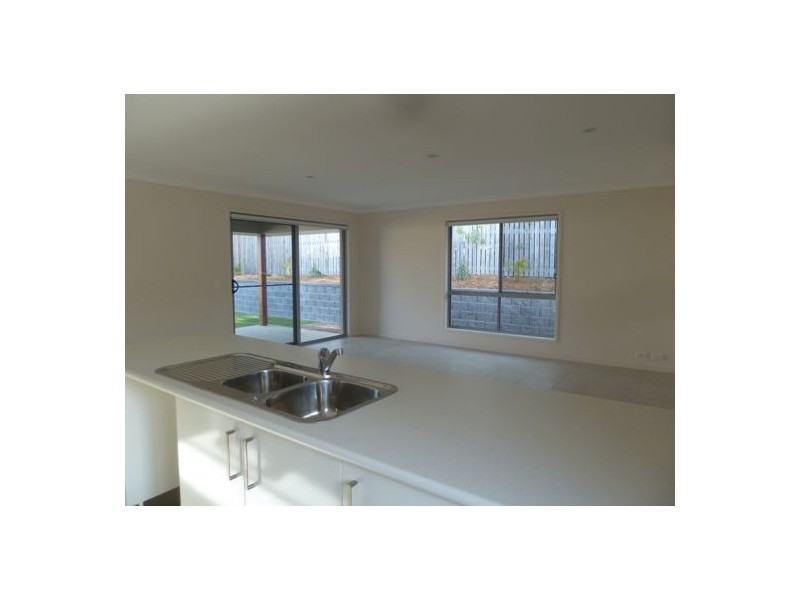 11 Zac Crt, Urraween QLD 4655