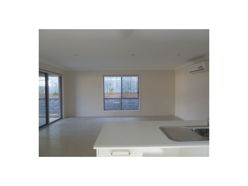 11 Zac Crt, Urraween QLD 4655
