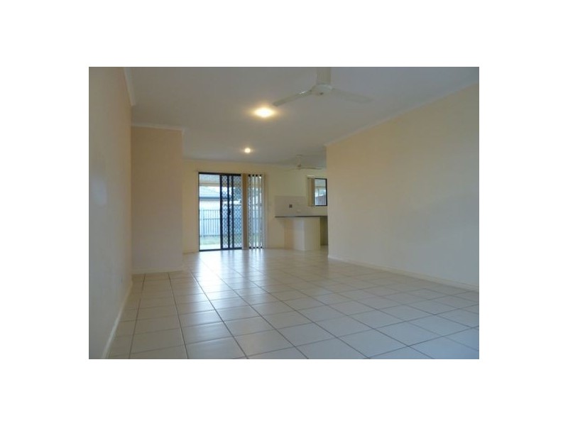 1/105 Nissen Street, Urraween QLD 4655