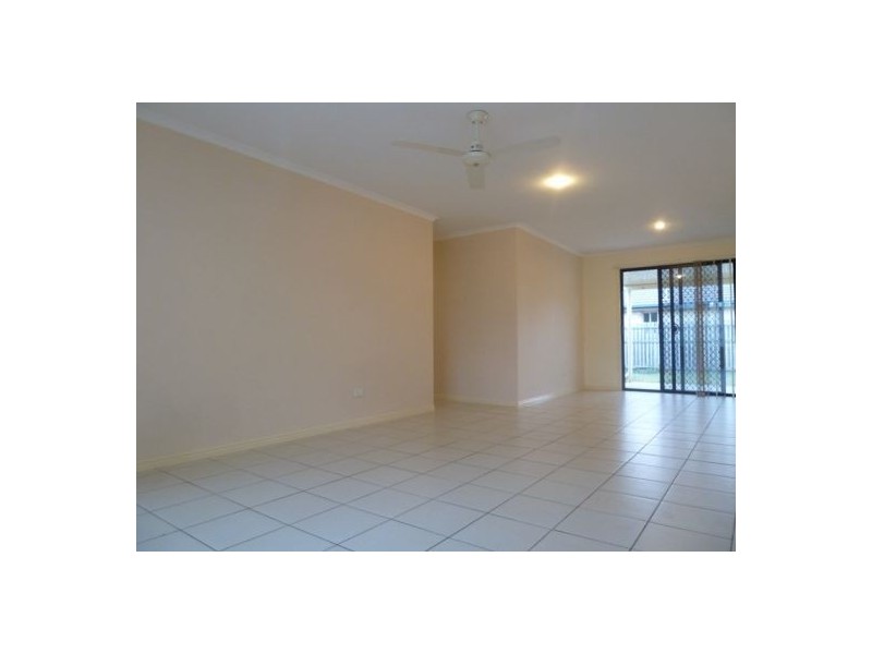 1/105 Nissen Street, Urraween QLD 4655