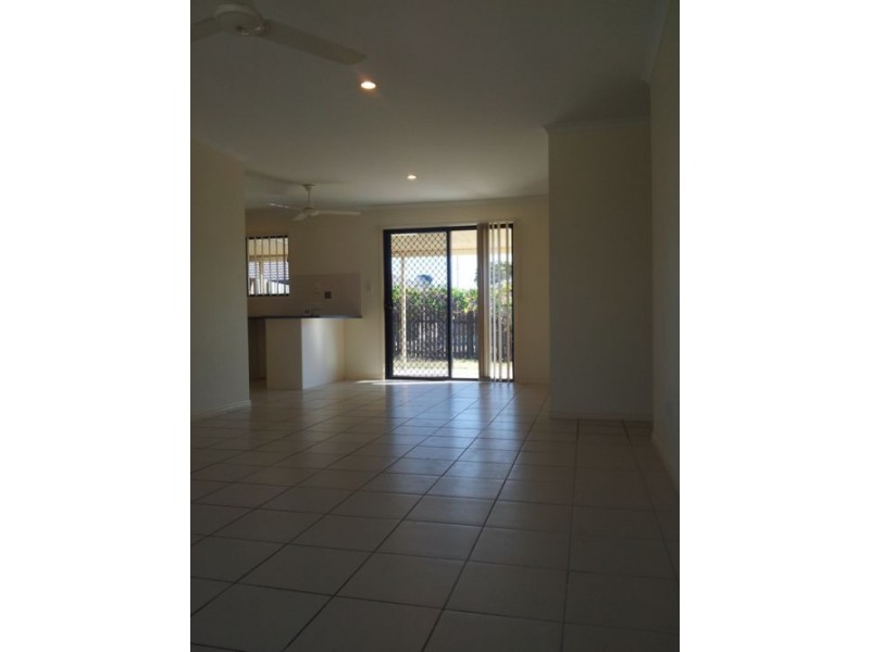2/105 Nissen Street, Urraween QLD 4655
