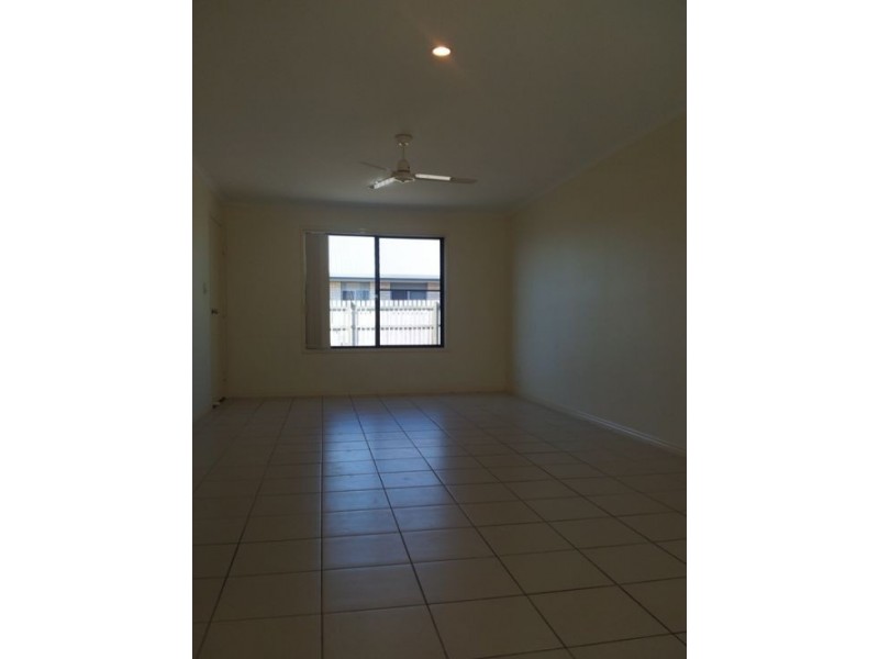 2/105 Nissen Street, Urraween QLD 4655