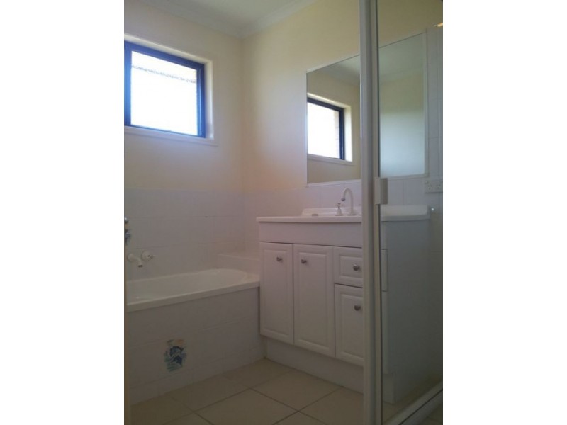 2/105 Nissen Street, Urraween QLD 4655