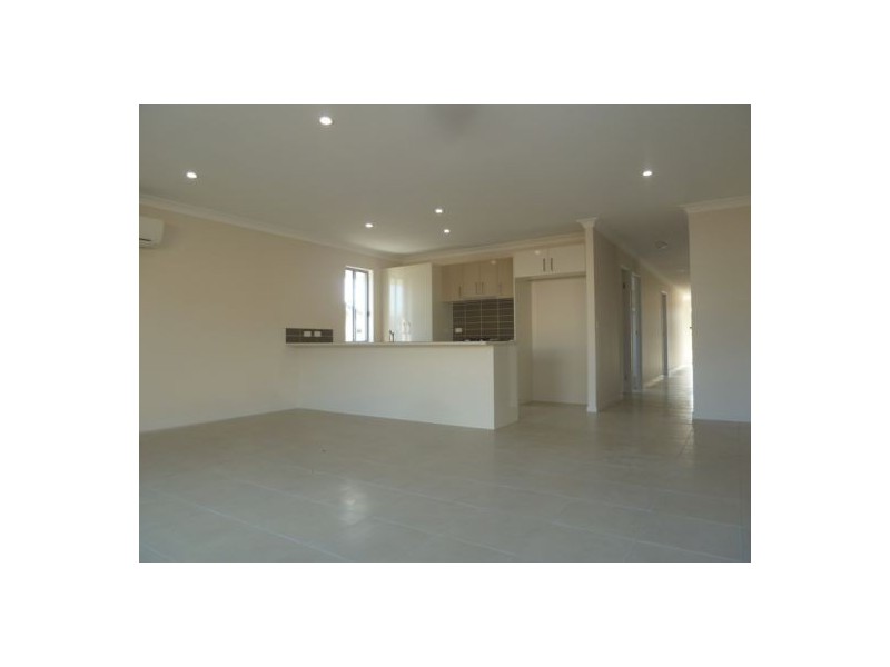 15 Morgan Circuit, Urangan QLD 4655