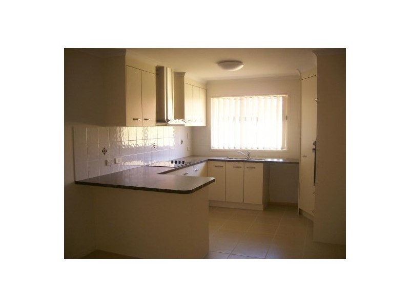 10 Jewel Court, Urangan QLD 4655