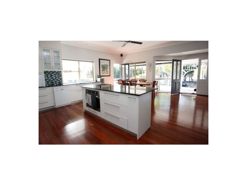 663 Esplanade, Urangan QLD 4655