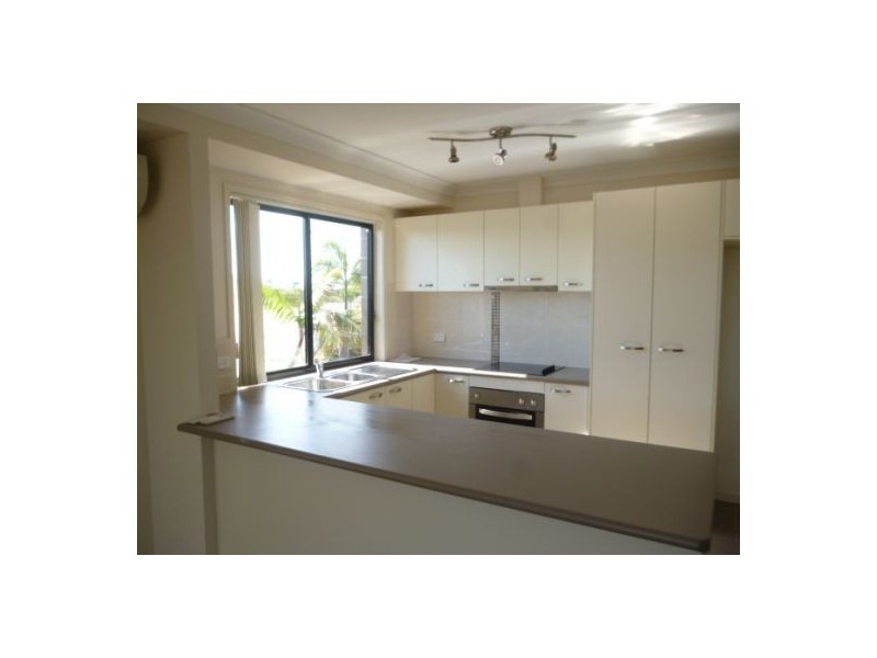 11 Dory Drive, Point Vernon QLD 4655