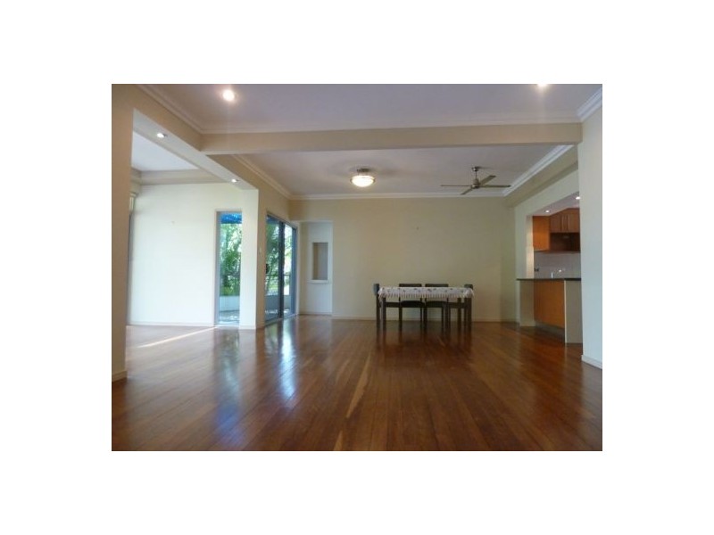 530 Esplanade, Urangan QLD 4655