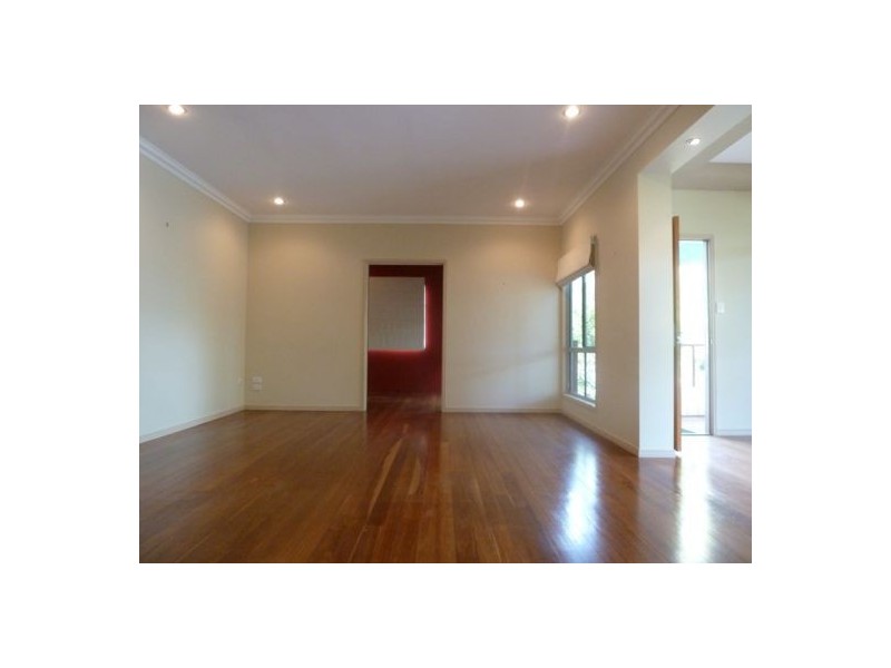 530 Esplanade, Urangan QLD 4655