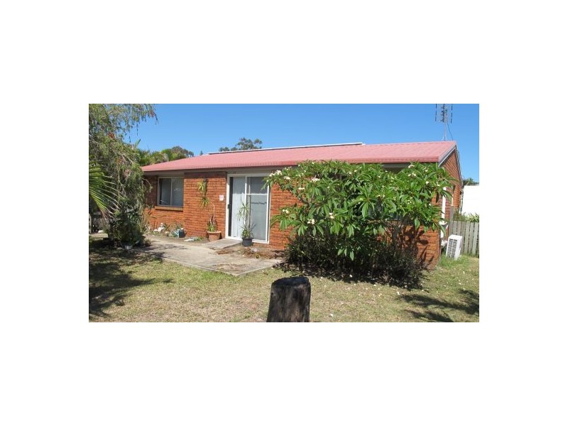 17 Smith Street, Urangan QLD 4655