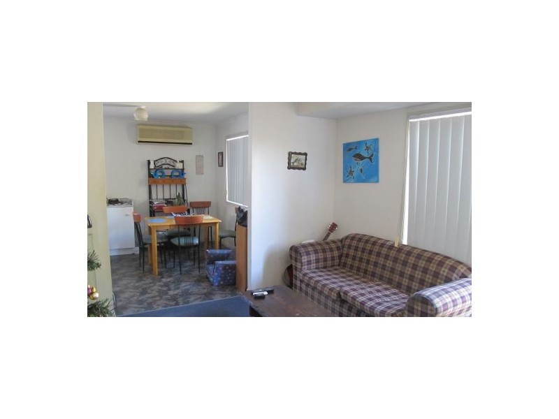 17 Smith Street, Urangan QLD 4655