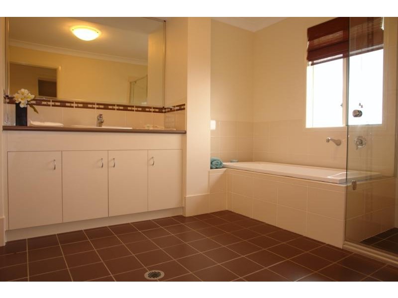 Pacific Pines QLD 4211