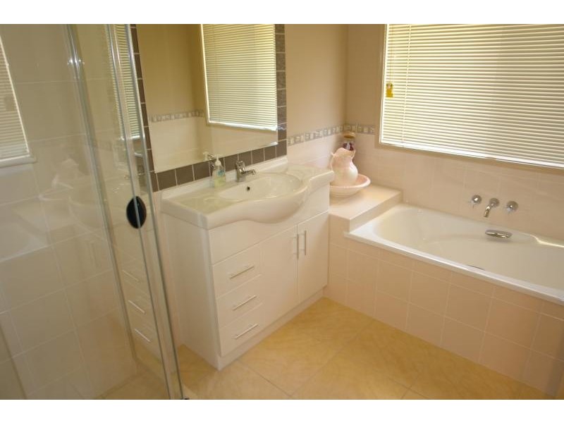 Pacific Pines QLD 4211