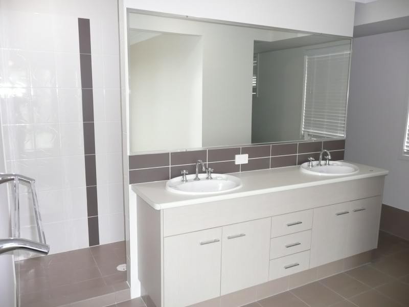 Pacific Pines QLD 4211