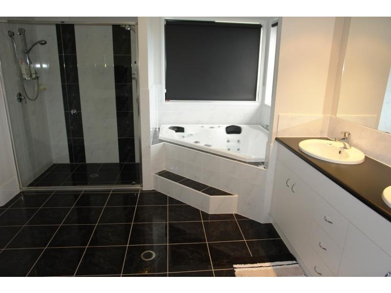 Pacific Pines QLD 4211