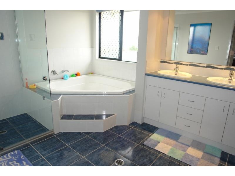 Pacific Pines QLD 4211