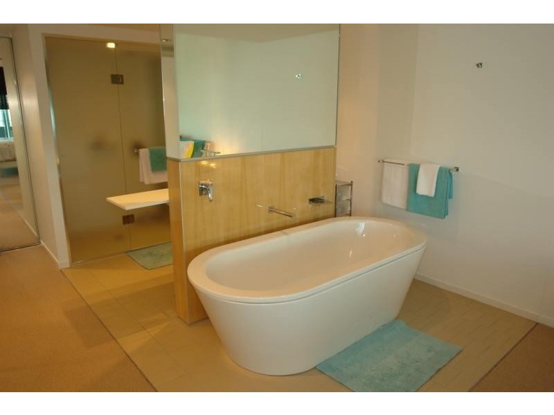 Paradise Point QLD 4216