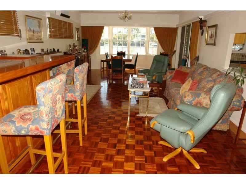 Broadbeach Waters QLD 4218