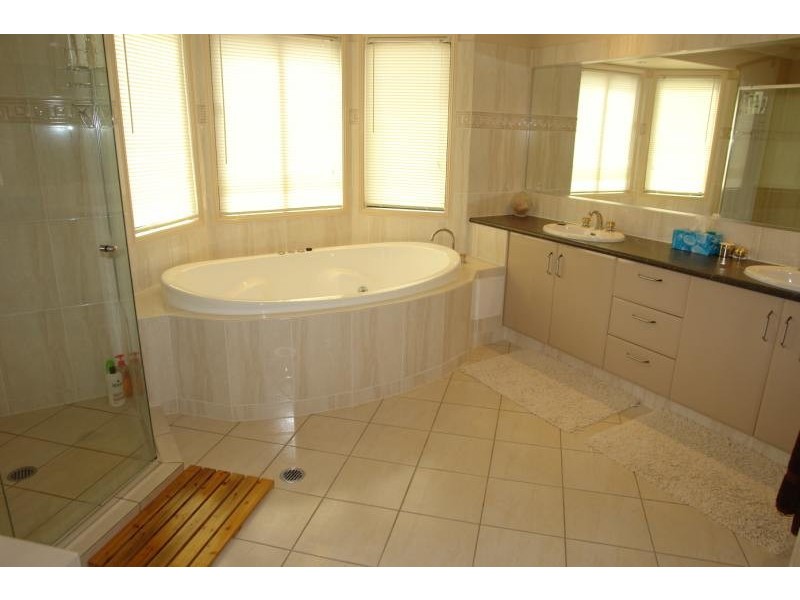 Pacific Pines QLD 4211