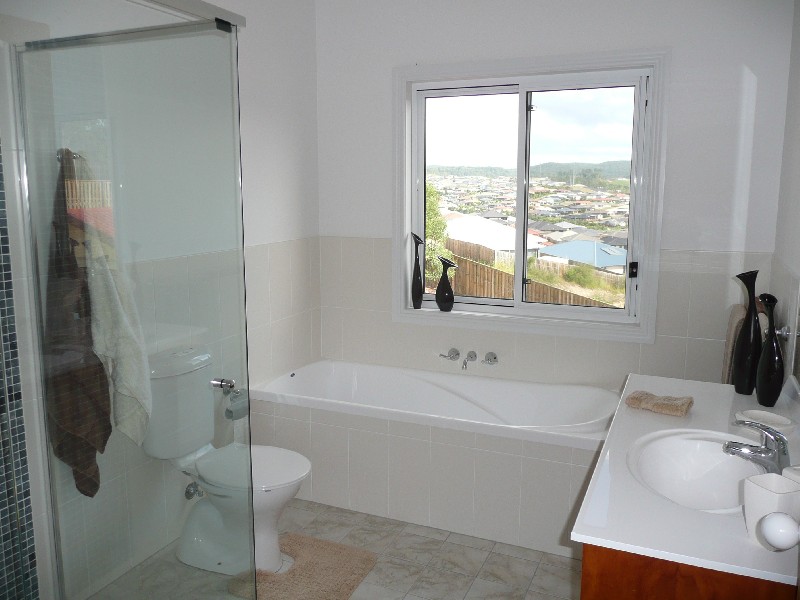 Pacific Pines QLD 4211