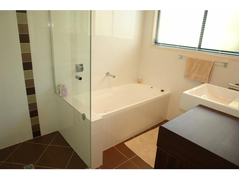 Pacific Pines QLD 4211