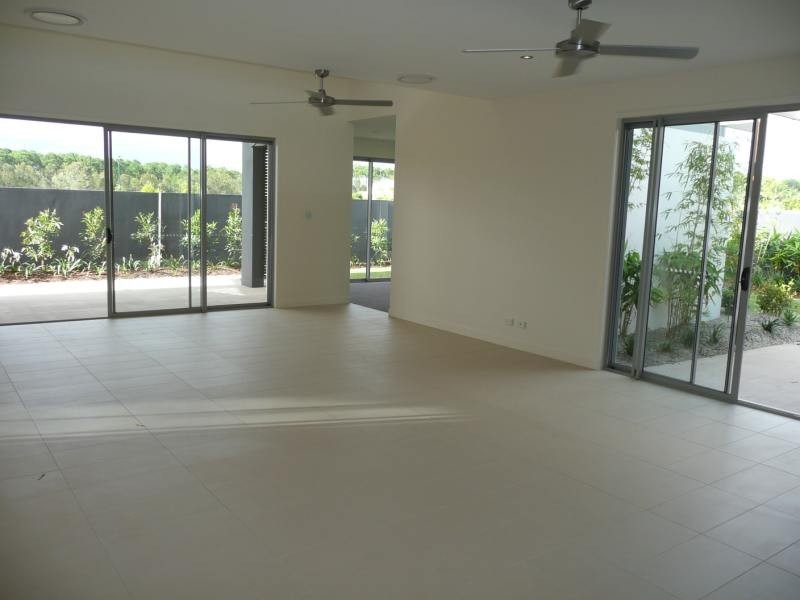 Hope Island QLD 4212