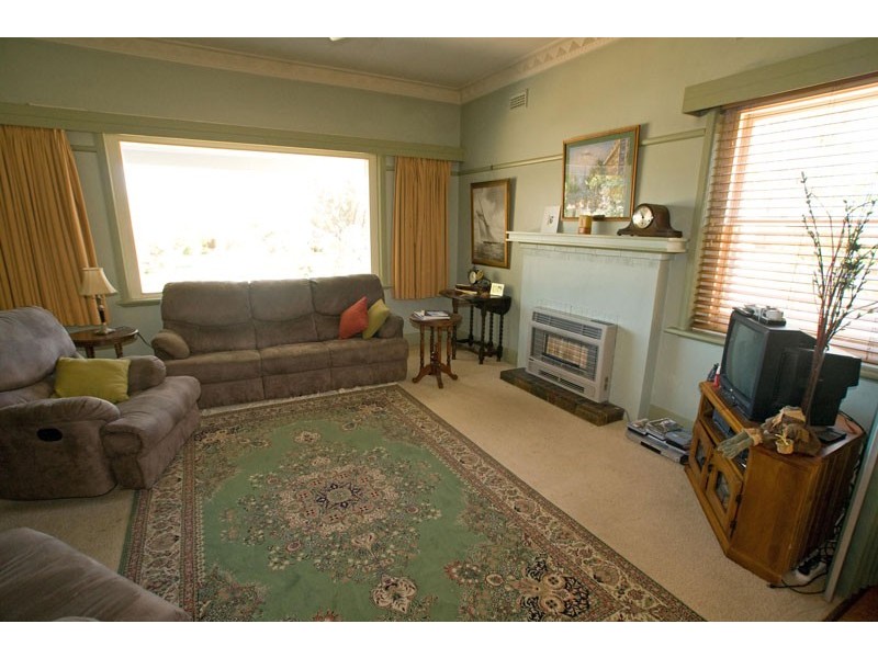 77 Neale Street, Kennington VIC 3550