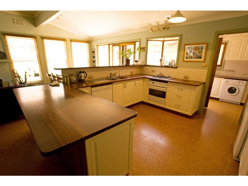 77 Neale Street, Kennington VIC 3550