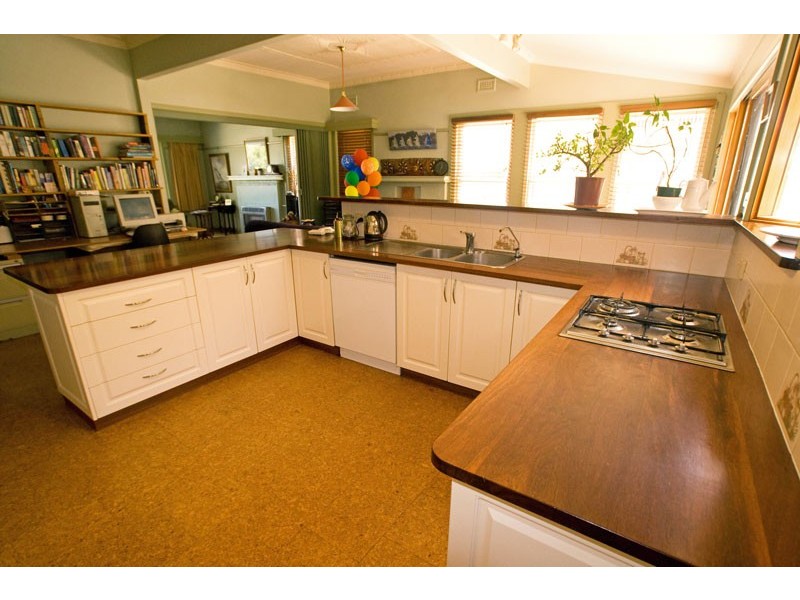 77 Neale St, Kennington VIC 3550