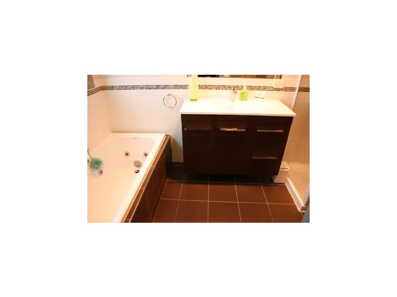 Flora Hill VIC 3550