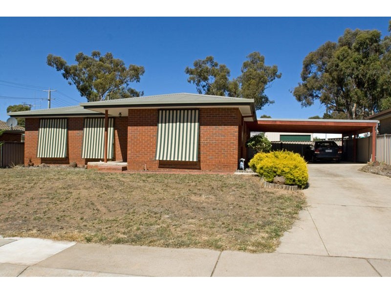 50 Mockridge Drive, Kangaroo Flat VIC 3555