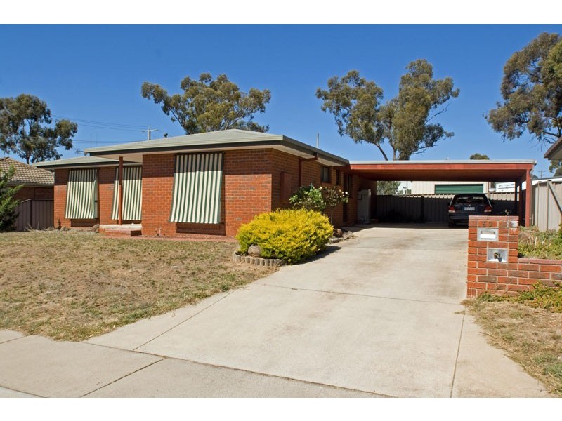 50 Mockridge Drive, Kangaroo Flat VIC 3555