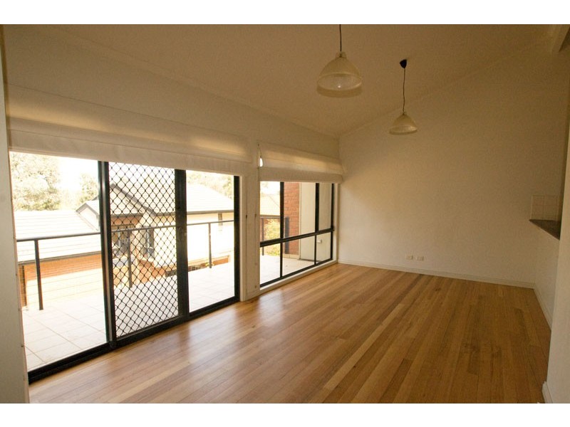 2/50 Houlahan Street, Flora Hill VIC 3550