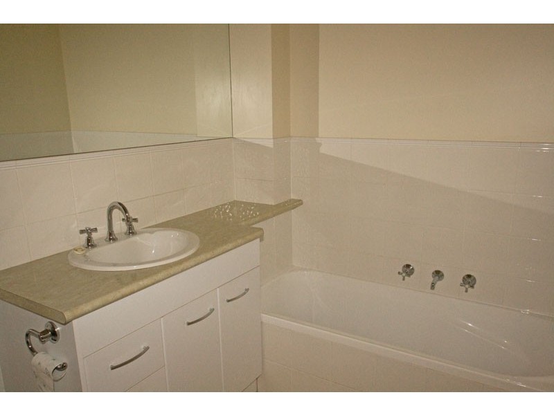 2/50 Houlahan Street, Flora Hill VIC 3550