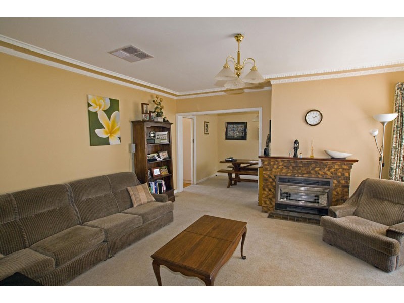 20 Clarence Avenue, Kennington VIC 3550