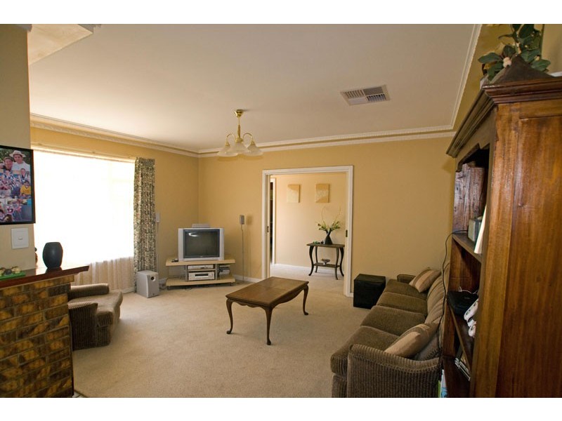 20 Clarence Avenue, Kennington VIC 3550