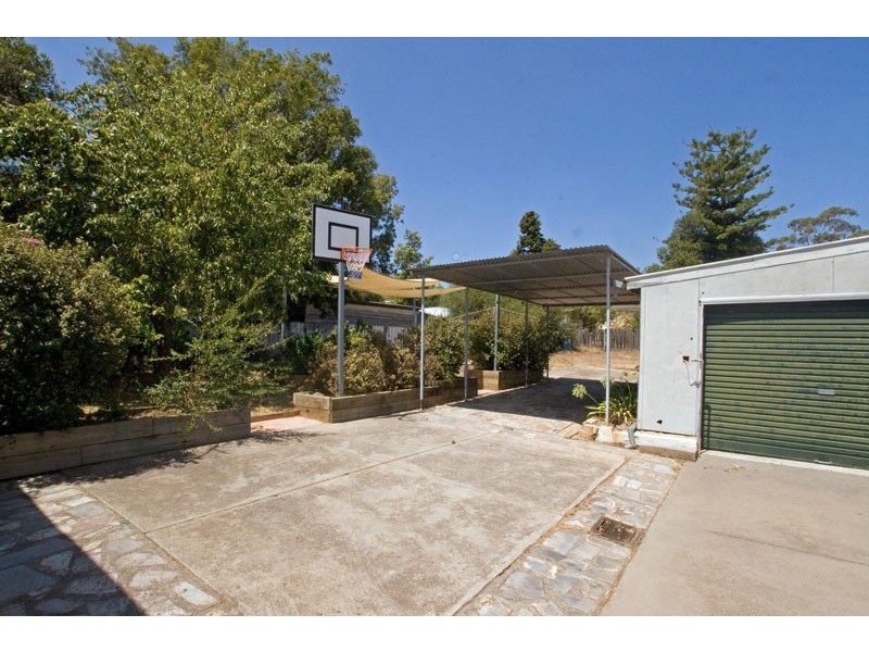 20 Clarence Avenue, Kennington VIC 3550