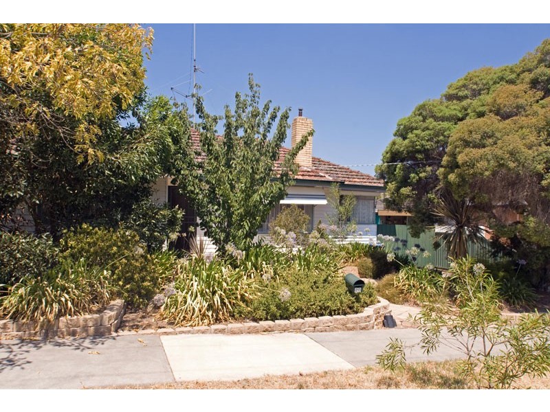20 Clarence Avenue, Kennington VIC 3550