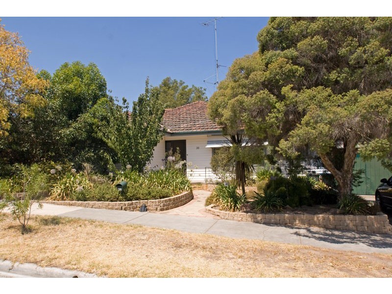 20 Clarence Avenue, Kennington VIC 3550