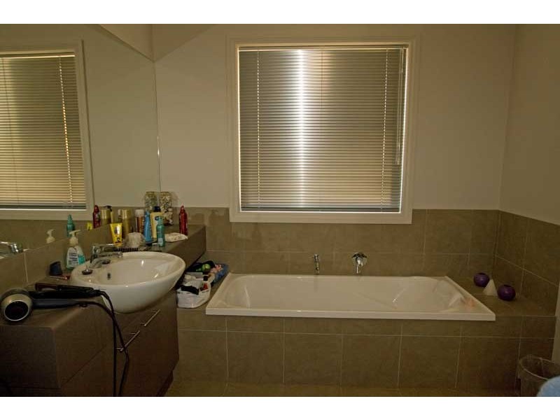 1/16 Skene Street, Kennington VIC 3550