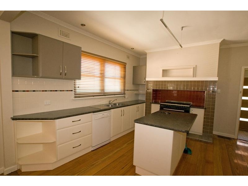 10 Albion Street, Kennington VIC 3550