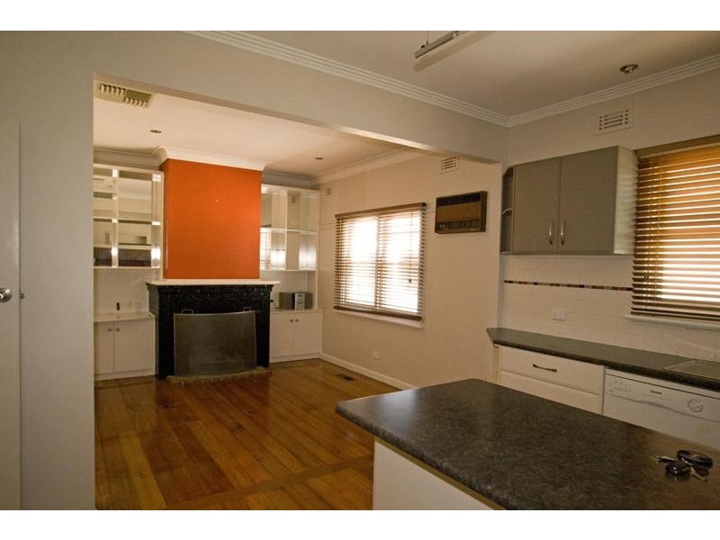 10 Albion Street, Kennington VIC 3550