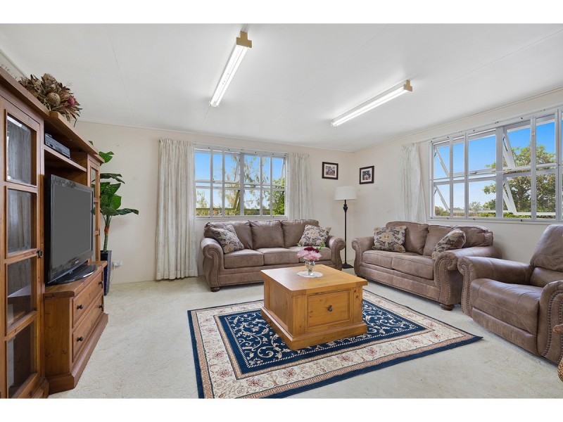 218 South Yaamba Road, Alton Downs QLD 4702