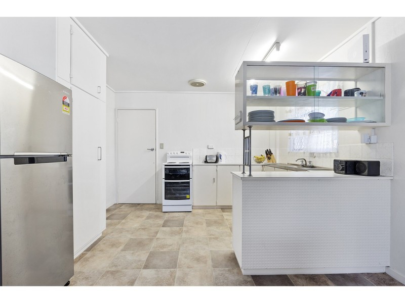 2/102a Bawden Street, Berserker QLD 4701